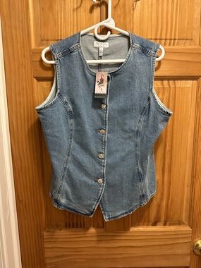 sofia by sofia vergara Light Blue Denim Sleeveless Button-Front Top